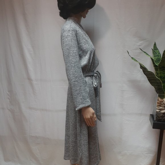 Wrap dress. - Picture 2 of 5